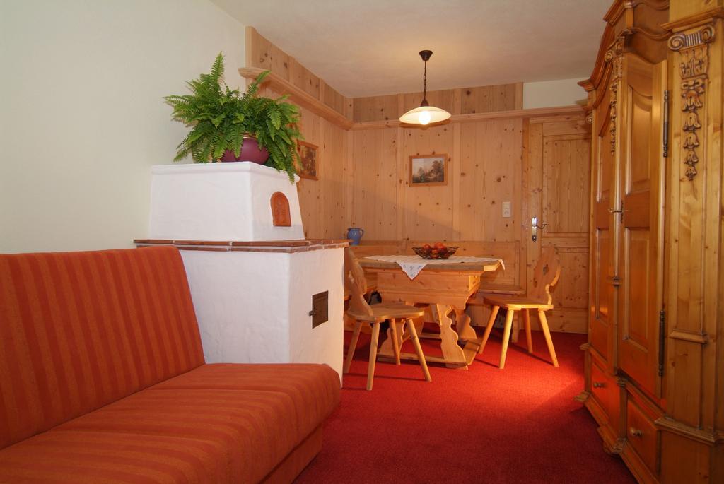Appartement Ambrosius Lermoos Værelse billede